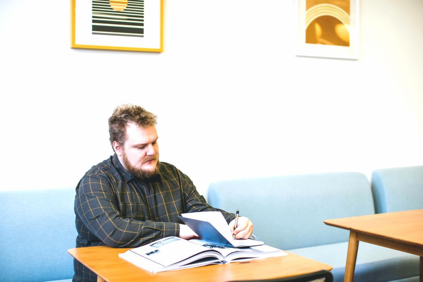 Collaborative learning environment for financial skill development